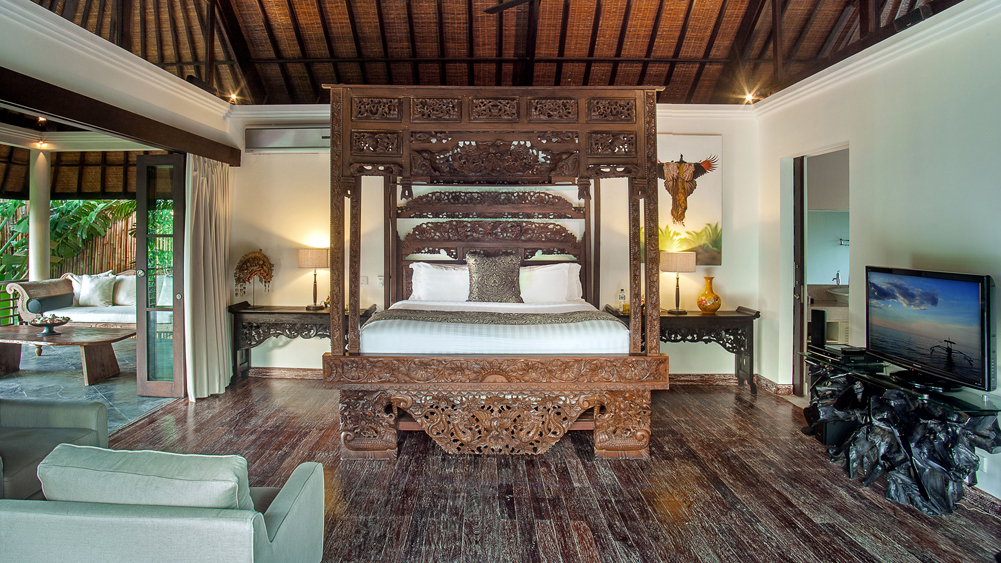 15. Villa Avalon Main House - Upstairs master bedroom